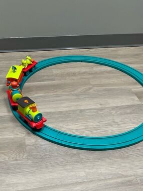B Toys Critter Express Train W Circular Track. 4 Cars. 12 Pcs Track In Orig Box